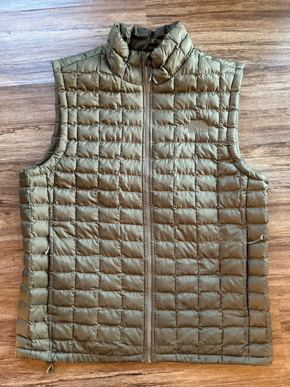 The North Face Men's Thermoball Vest in Woodland Green. Size L. *minor flaw*